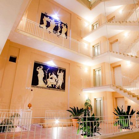 דירות לצ'ה Il Cortile Delle Esperidi מראה חיצוני תמונה