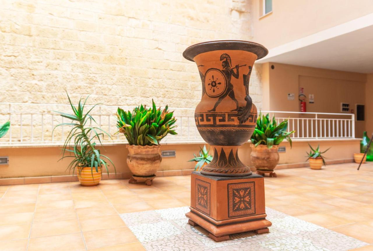 דירות לצ'ה Il Cortile Delle Esperidi מראה חיצוני תמונה