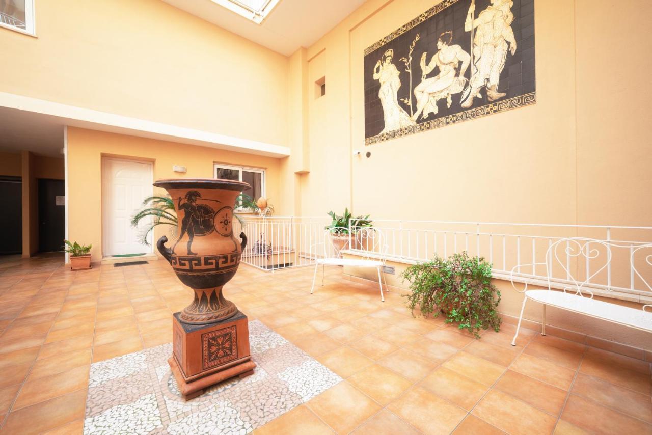 דירות לצ'ה Il Cortile Delle Esperidi מראה חיצוני תמונה