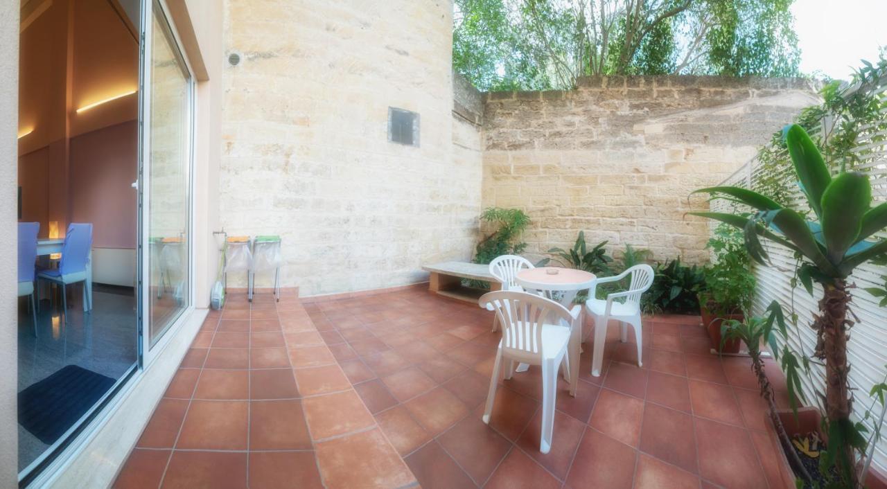 דירות לצ'ה Il Cortile Delle Esperidi מראה חיצוני תמונה