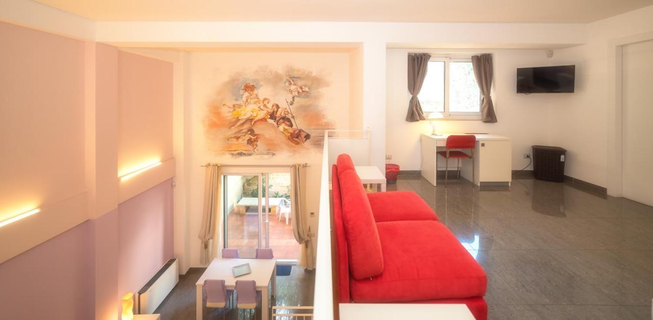 דירות לצ'ה Il Cortile Delle Esperidi מראה חיצוני תמונה